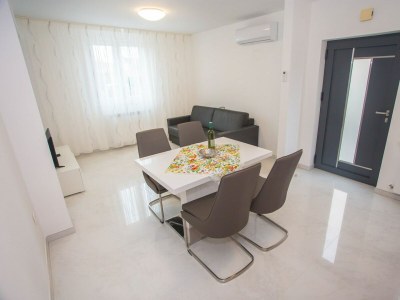 Apartment - One-Bedroom Apartment Aldo II - Features photo 10