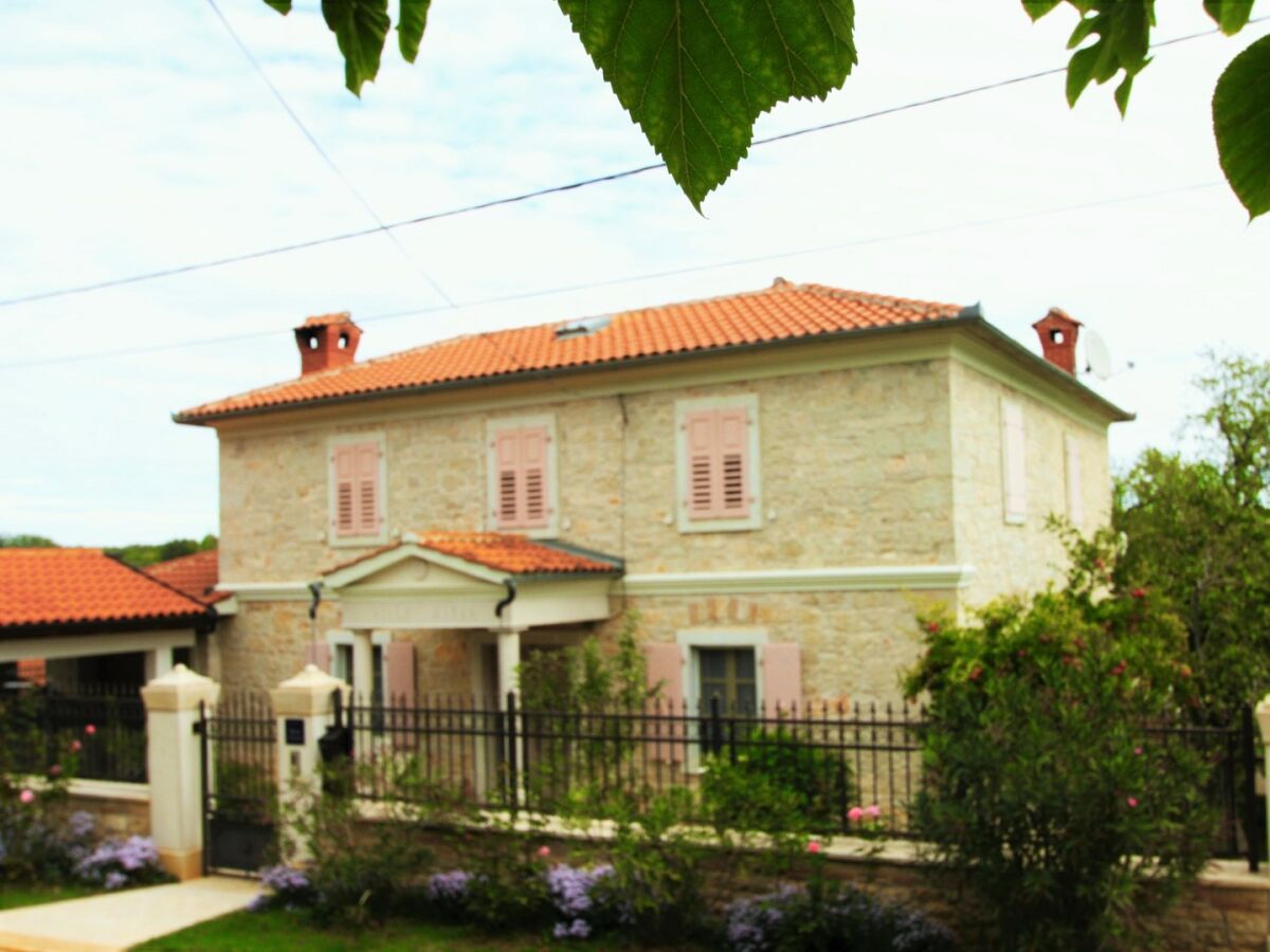 Apartment - Apartment  Marija Kastelir with Balcony and Garden View - Outdoor photo 4