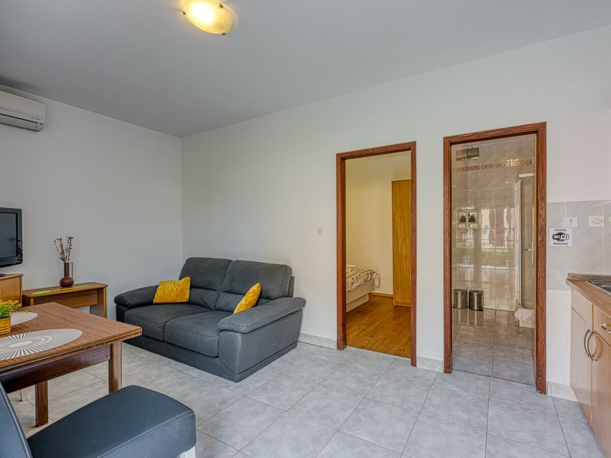 Apartment Punta B - One-Bedroom No.4 with Garden View - Features photo 2