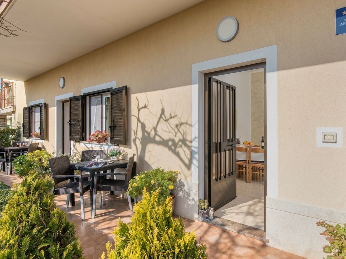 Apartment Orzan - Ground floor Apartment Orzan No.2 with terrace near to the Beach - Outdoor photo 2