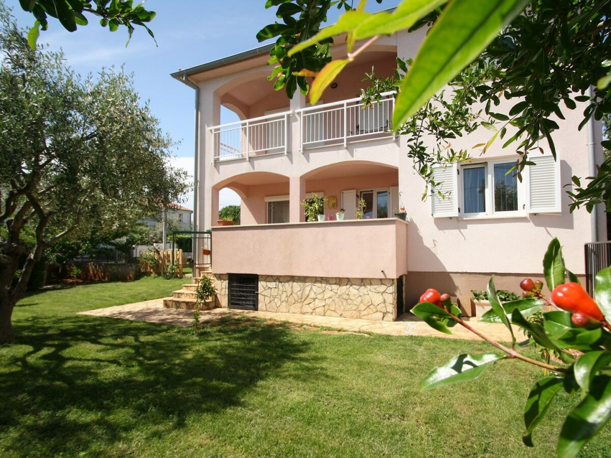 Apartment - Modern Two-Bedroom Apartment Impreza in Vabriga