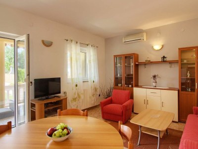 Villa Kristina with pool near Pula - Features photo 17