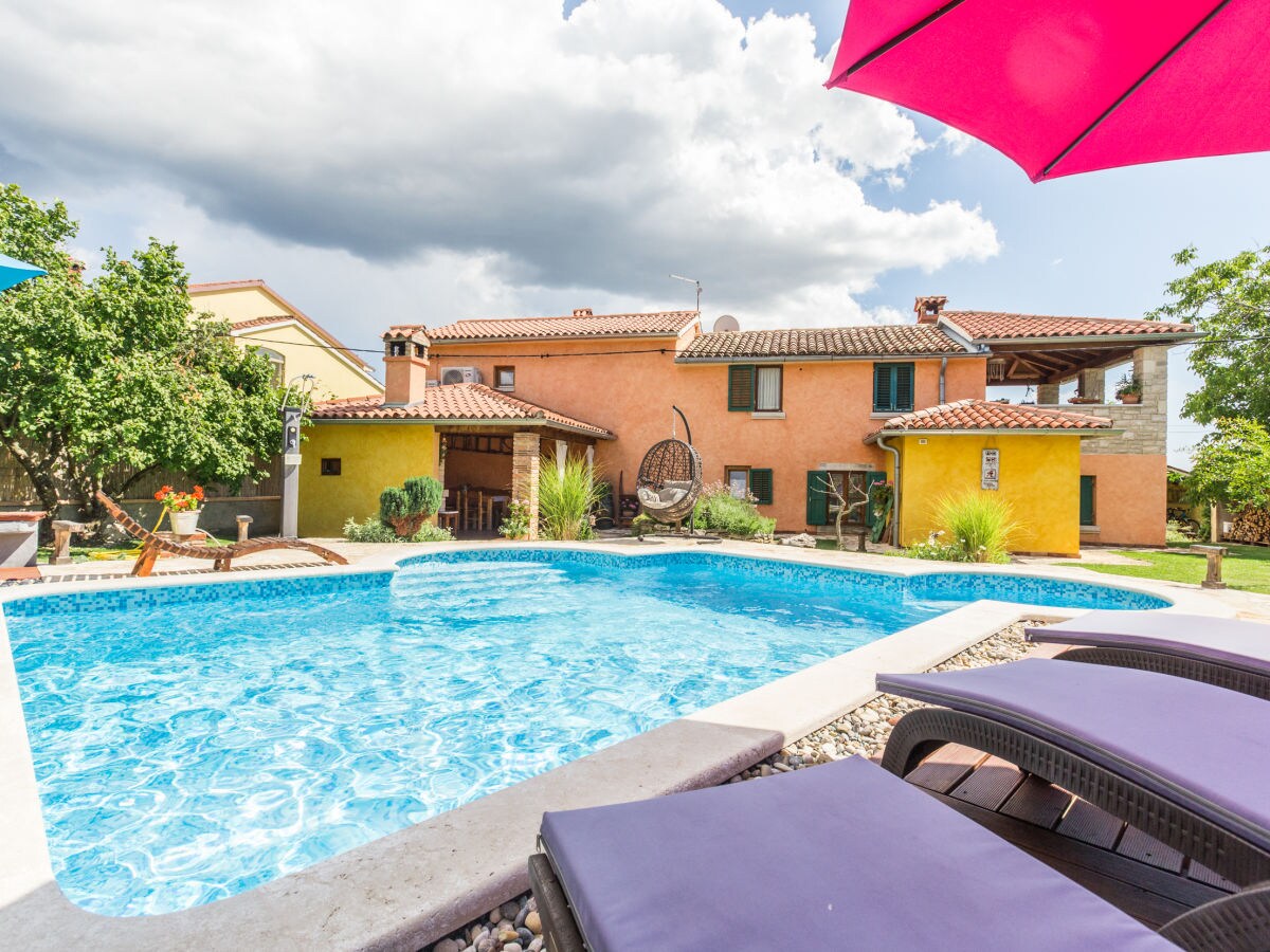 Villa Loreta mit Pool