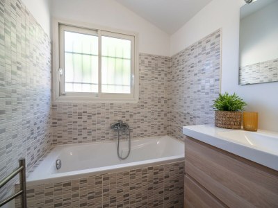 Villa Beautiful villa with private heated pool - Features photo 14