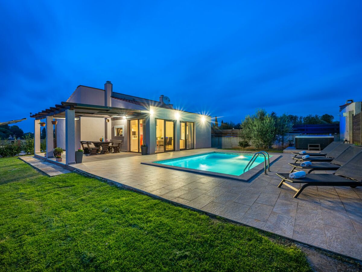 Holiday house Bobo - Outdoor photo 2