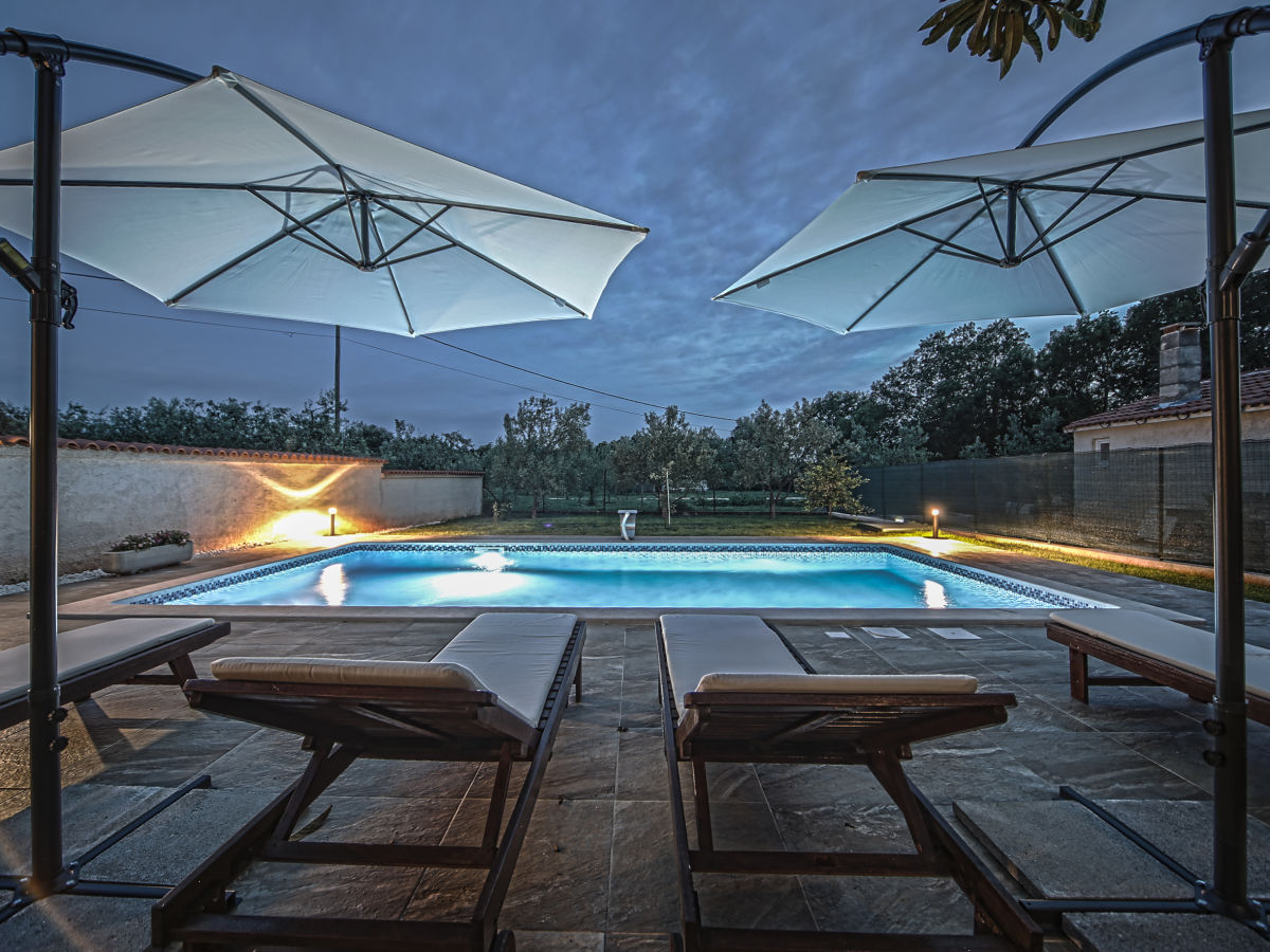 Holiday house with pool in nature - Outdoor photo 3