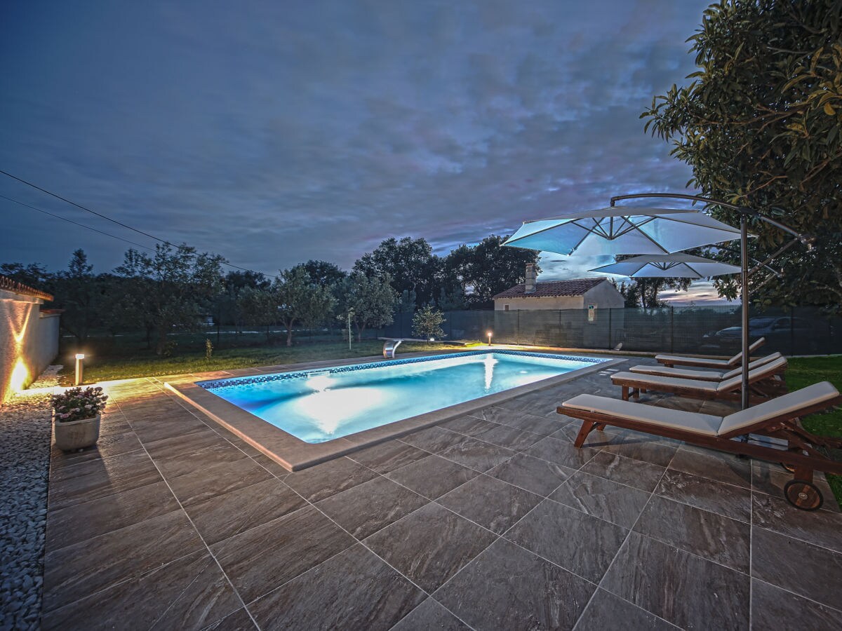 Holiday house with pool in nature - Outdoor photo 5