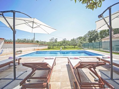 Holiday house with pool in nature - Outdoor photo 2