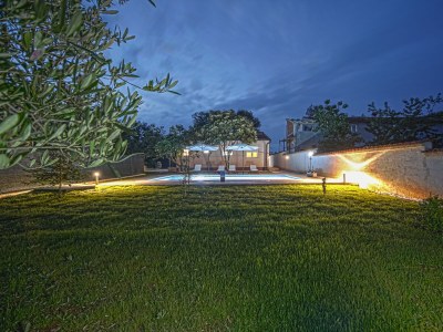 Holiday house with pool in nature - Outdoor photo 6