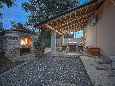 Holiday house with pool in nature - Outdoor photo 7