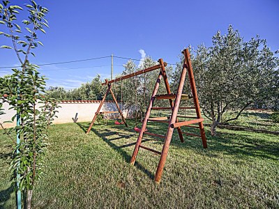 Holiday house with pool in nature - Outdoor photo 12