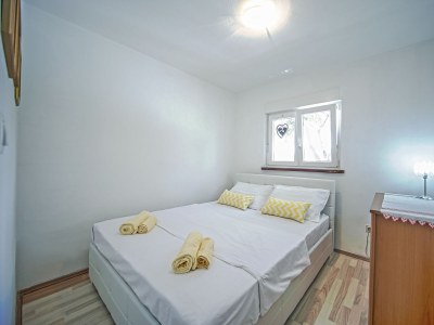 Holiday house with pool in nature - Features photo 19