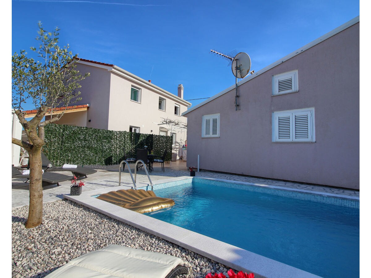 Holiday house Beautiful house with pool in Medulin - Outdoor photo 3