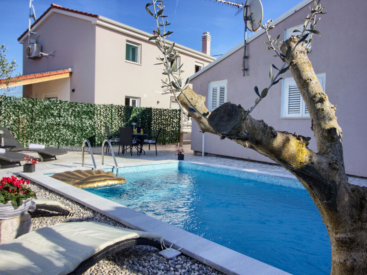 Holiday house Beautiful house with pool in Medulin - Outdoor photo 4