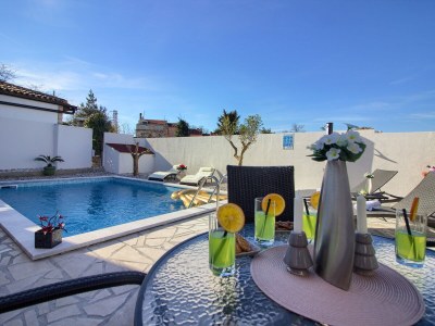 Holiday house Beautiful house with pool in Medulin - Outdoor photo 2