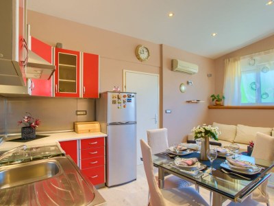 Holiday house Beautiful house with pool in Medulin - Features photo 11