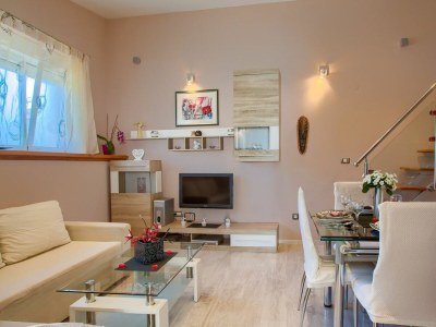 Holiday house Beautiful house with pool in Medulin - Features photo 18