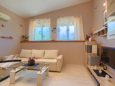 Holiday house Beautiful house with pool in Medulin - Features photo 19