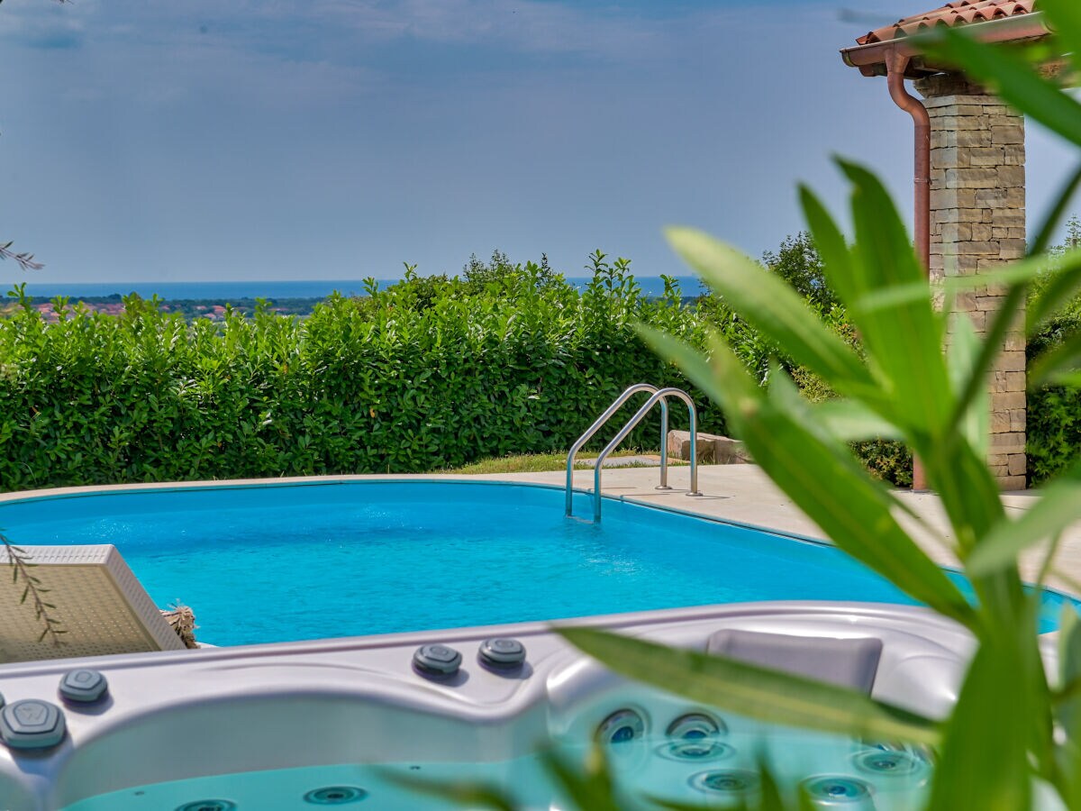 Villa Charming Villa with pool and jacuzzi Umag - Outdoor photo 4