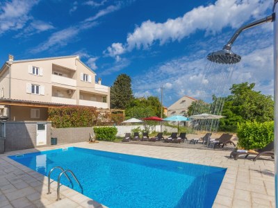 Holiday apartment CLAIRE with large heated pool 50m2 and sea view - Outdoor photo 2