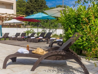 Holiday apartment CLAIRE with large heated pool 50m2 and sea view - Outdoor photo 6