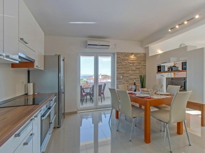 Holiday apartment CLAIRE with large heated pool 50m2 and sea view - Features photo 12