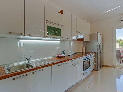 Holiday apartment CLAIRE with large heated pool 50m2 and sea view - Features photo 13