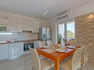 Holiday apartment CLAIRE with large heated pool 50m2 and sea view - Features photo 31