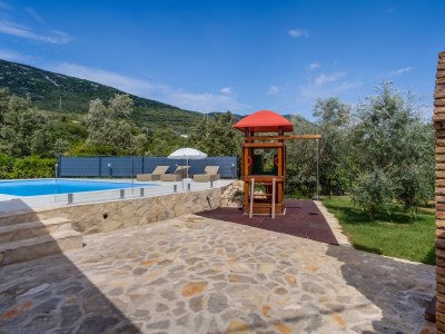 Villa Valerie with pool and sea view near beach - Outdoor photo 11