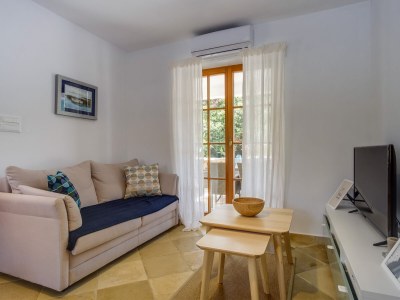 Villa Valerie with pool and sea view near beach - Features photo 18