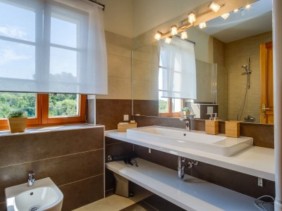 Villa Valerie with pool and sea view near beach - Features photo 25