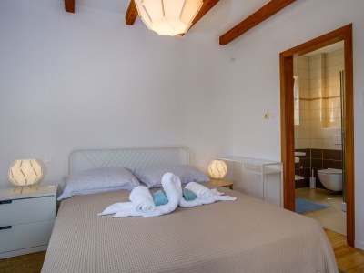 Villa Valerie with pool and sea view near beach - Features photo 28