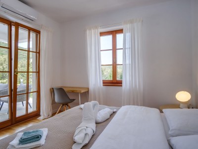 Villa Valerie with pool and sea view near beach - Features photo 30