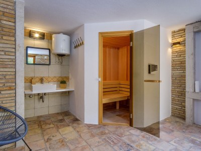 Villa Valerie with pool and sea view near beach - Features photo 35