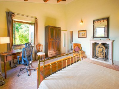 Villa Villa in Orvieto with Infinity Pool & Views - Features photo 20
