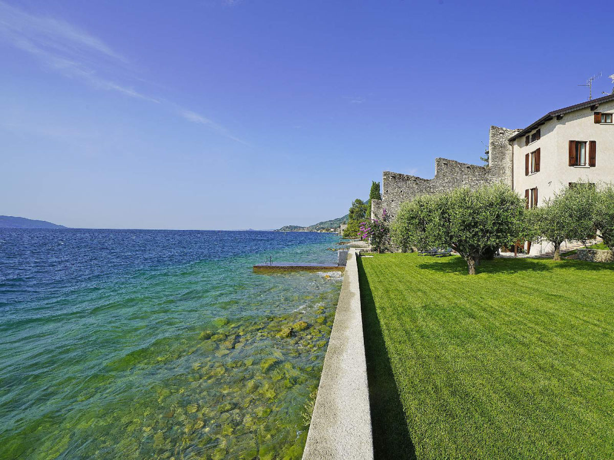 Villa Villa Victoria Lake front