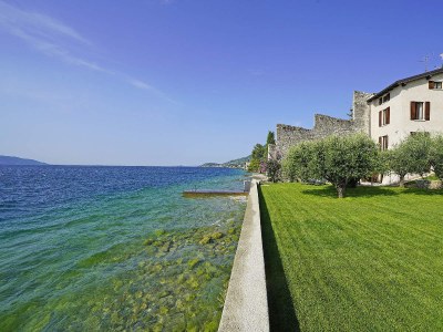 Villa Villa Victoria Lake front in Gargnano - Villa