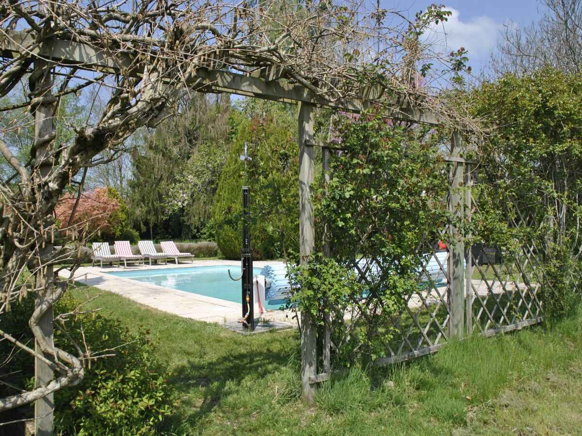 Cottage Mansion in Charrin by Loire with Pool - Outdoor photo 2