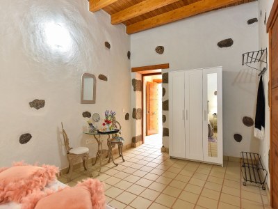Villa Holiday Home in Ingenio with Private Pool - Features photo 8