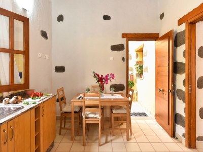 Villa Holiday Home in Ingenio with Private Pool - Features photo 10