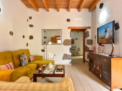Villa Holiday Home in Ingenio with Private Pool - Features photo 13