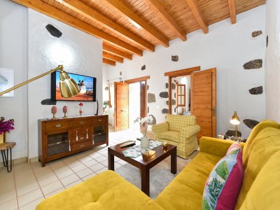 Villa Holiday Home in Ingenio with Private Pool - Features photo 15