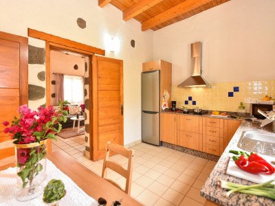 Villa Holiday Home in Ingenio with Private Pool - Features photo 16