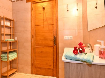 Villa Holiday Home in Ingenio with Private Pool - Features photo 22