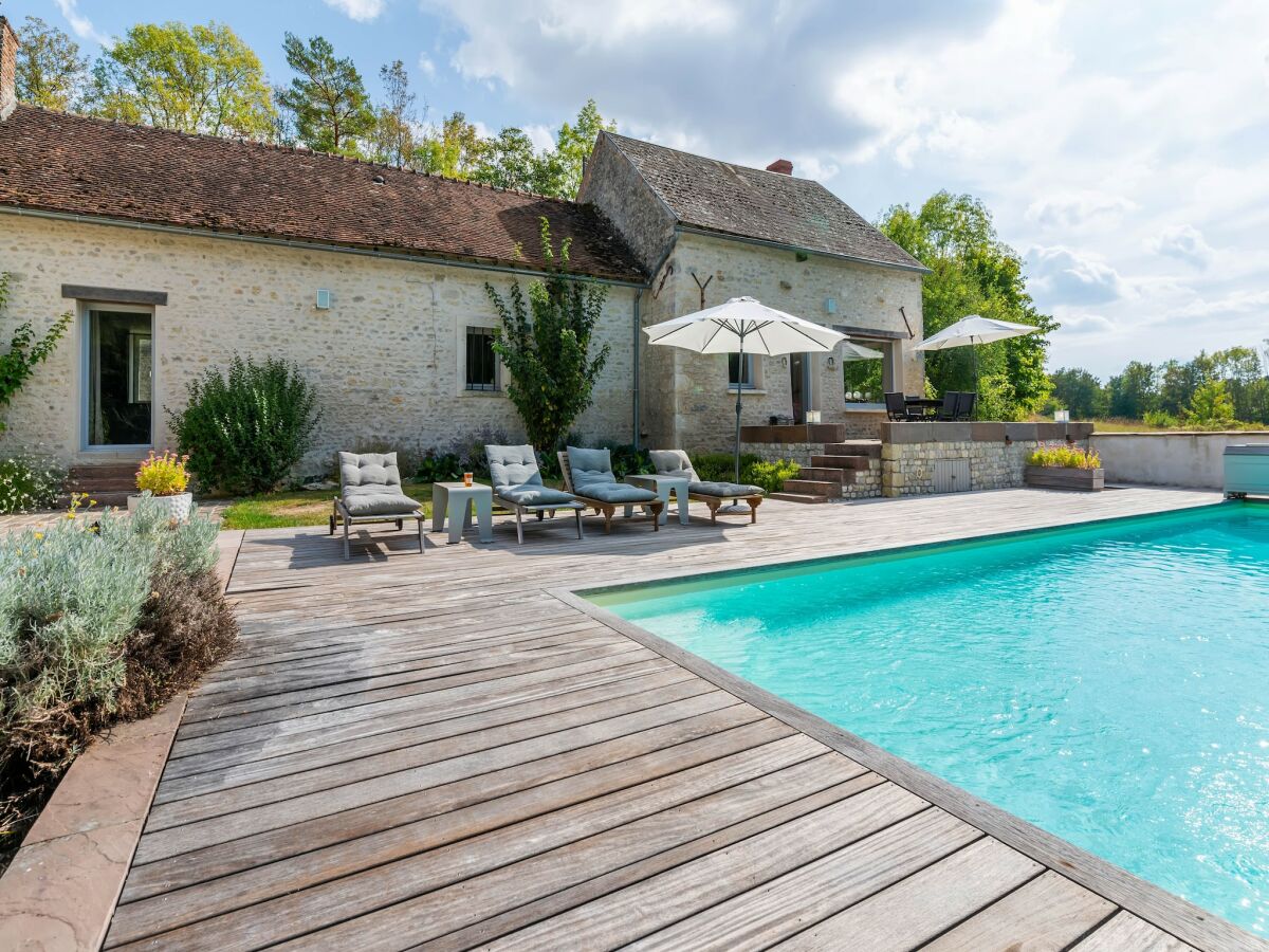 Holiday house Farmhouse in Yèvre-le-Châtel with Heated Pool
