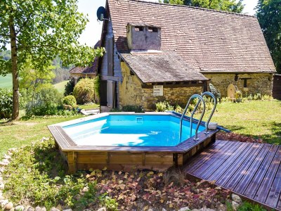 Farmhouse Magnificent holiday home with pool in Thenon - Outdoor photo 16