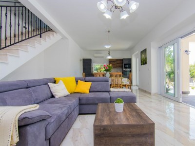 Villa Cedar with pool & summer kitchen - Features photo 11