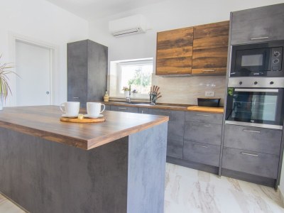 Villa Cedar with pool & summer kitchen - Features photo 14