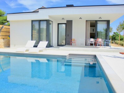 Villa Sunny Garden in Rab - Villa