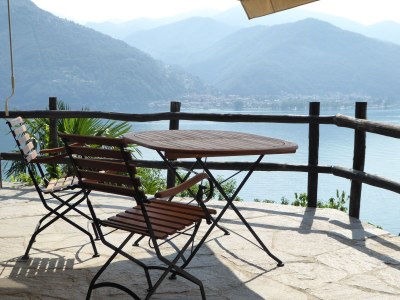 Holiday house Beautiful stone house with a stunning lake view in Carmine - Holiday house